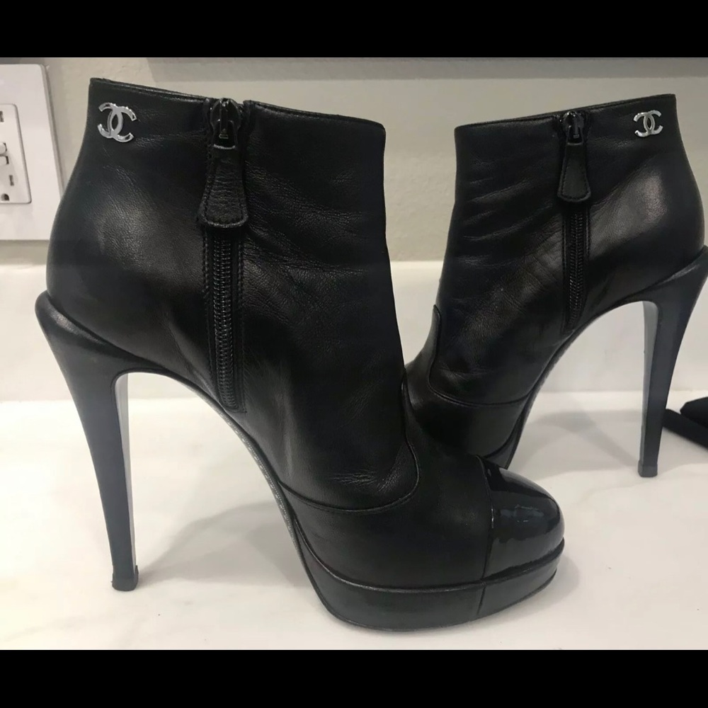 (SOLD) Chanel ankle boots